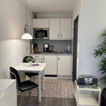 Haus Pavillon, 13 *
