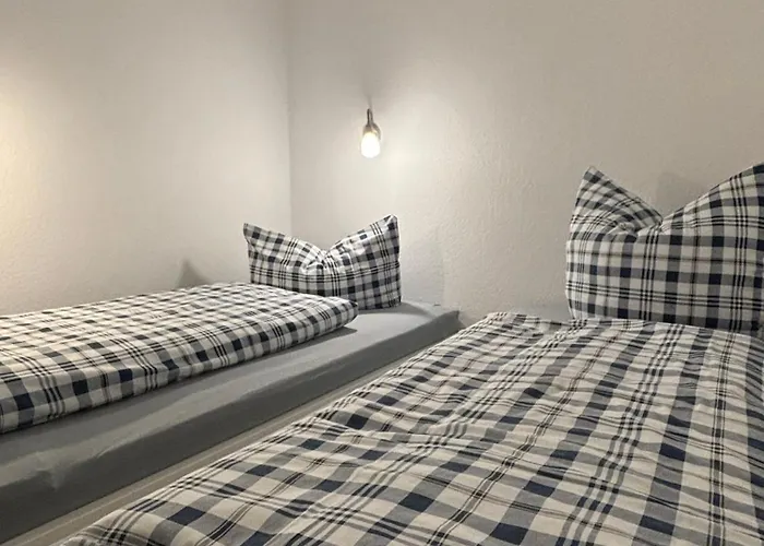 Haus Pavillon, 13 *