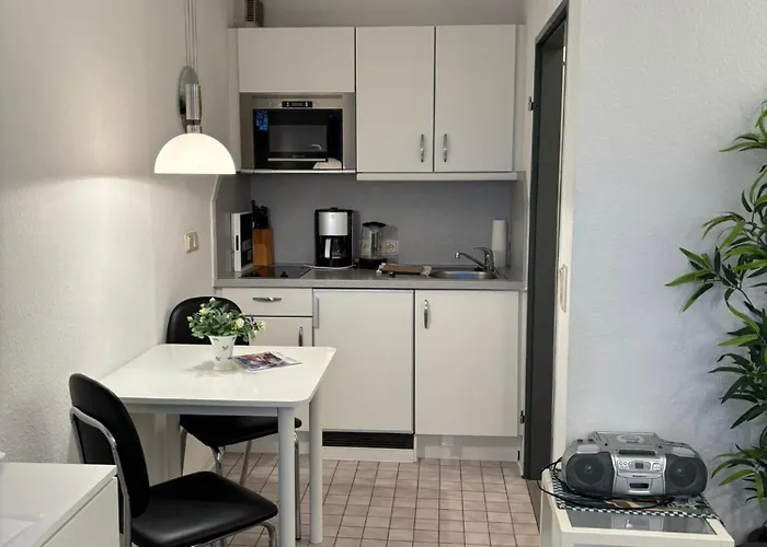 Haus Pavillon, 13 *